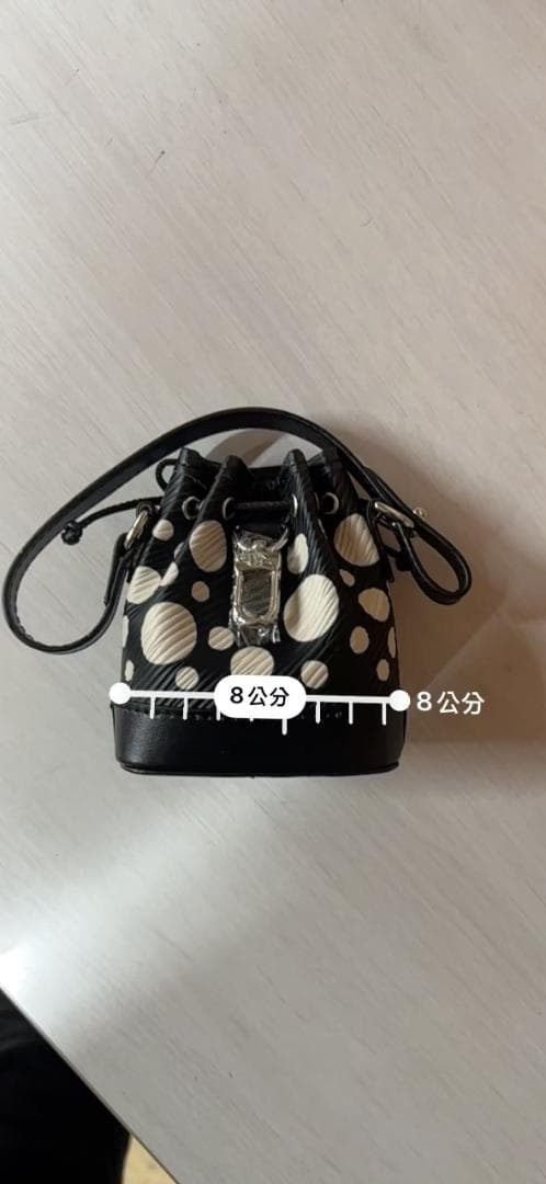 LOUIS VUITTON × 草間彌生ミニバケットバッグペンダント