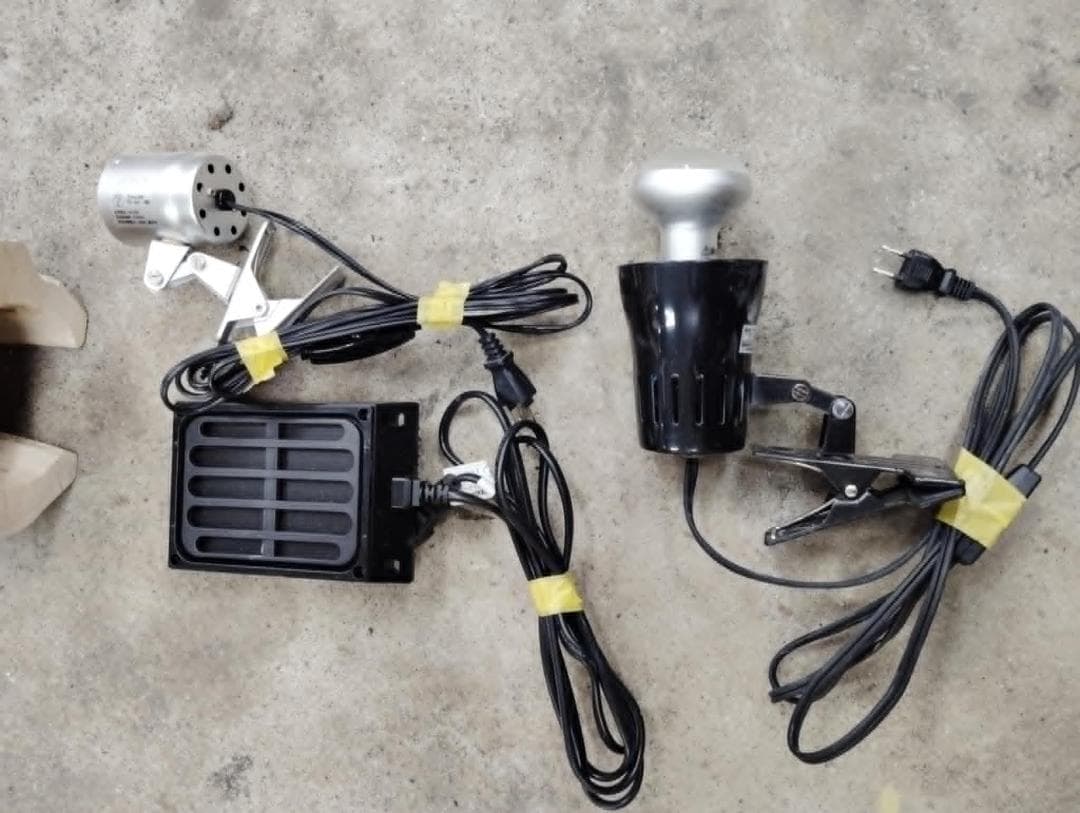 ト*ロ様 爬虫類、小動物用ケース＆ライト・ヒーターなど　900x45x46　コル