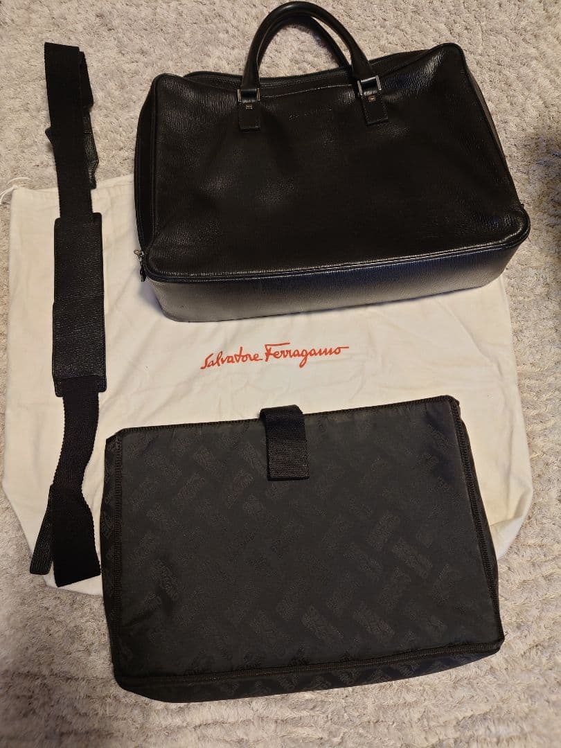 フェラガモ トートバッグ 2way ロゴ レザー 黒 大容量