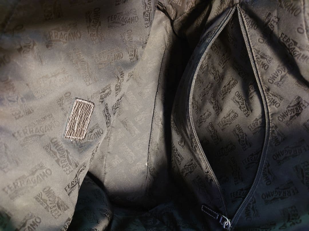 フェラガモ トートバッグ 2way ロゴ レザー 黒 大容量