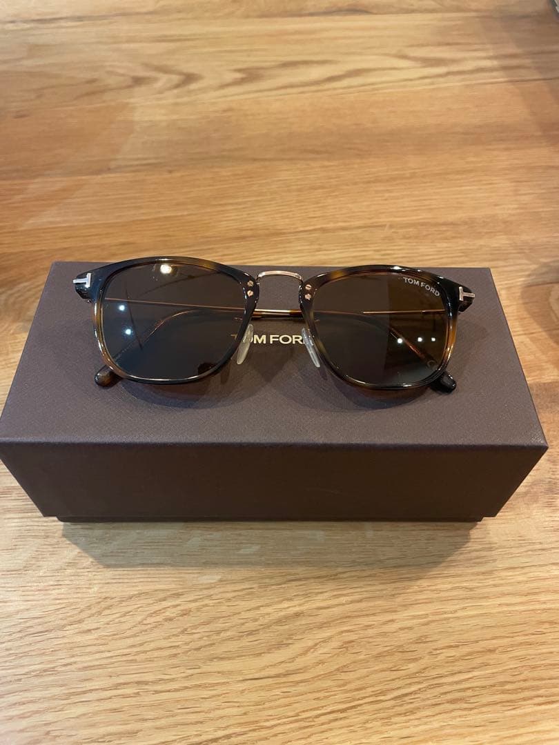 TOMFORD サングラス　tf672 53E 美品
