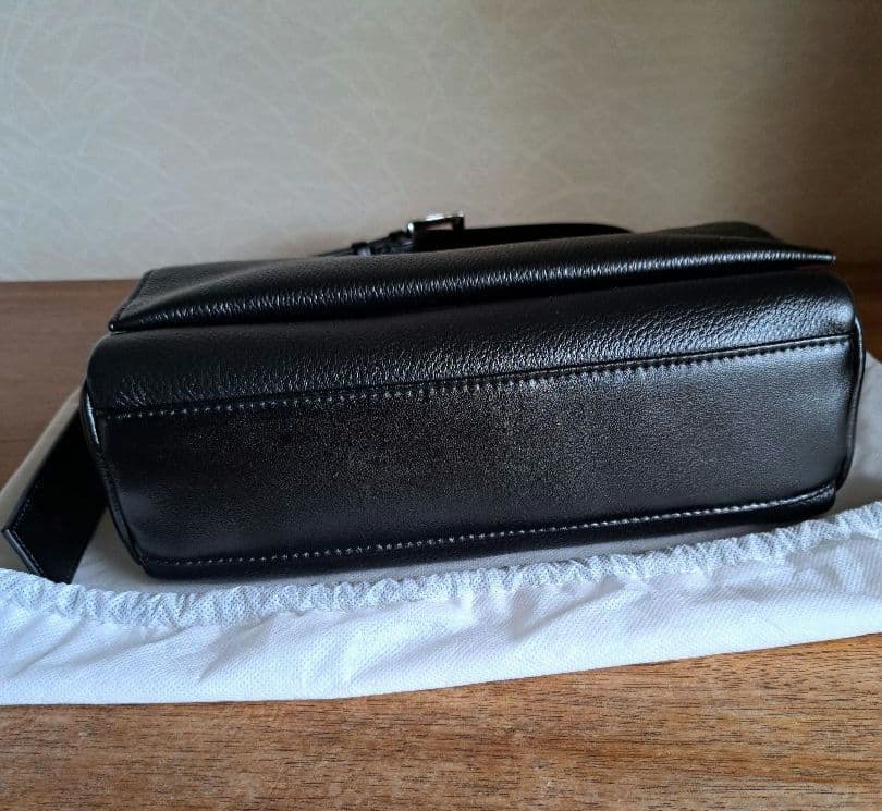 ビアズリー　レザーボディバッグ　【ベルト付替え可】