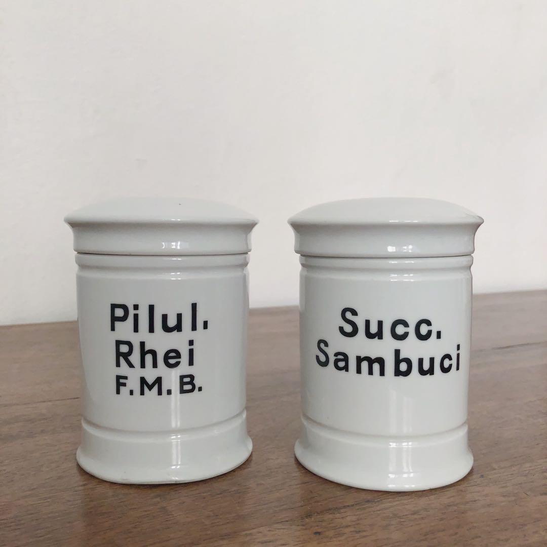 CO.さまおまとめ 【古い石鹸と重曹の容器と蓋付き薬瓶2つ】