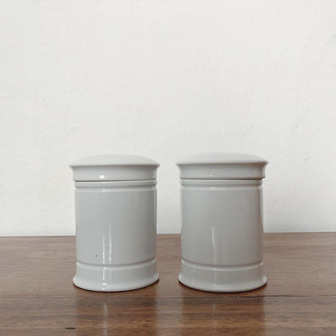 CO.さまおまとめ 【古い石鹸と重曹の容器と蓋付き薬瓶2つ】