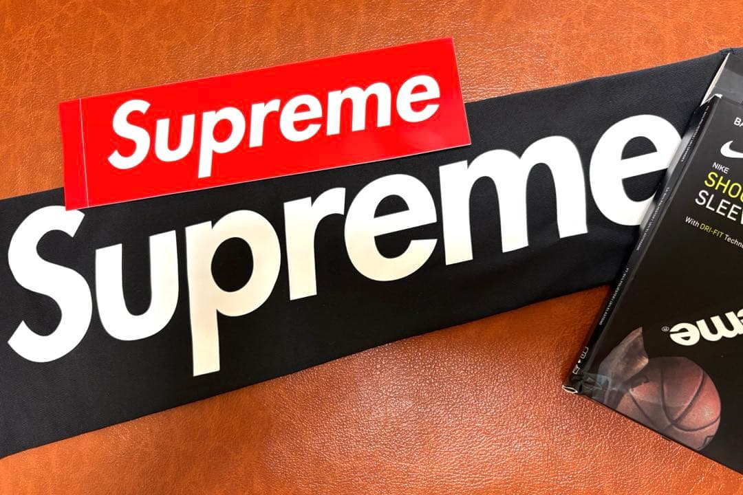 Supreme NIKE ロゴ　アームカバー 【片方】ブラック