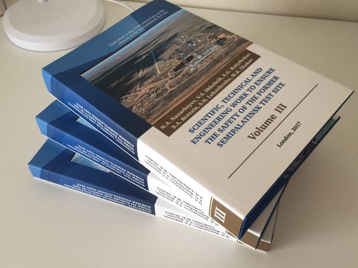 超希少限定非売品／洋書：セミパラチンスク核実験場跡の安全性確保の取り組みレポート