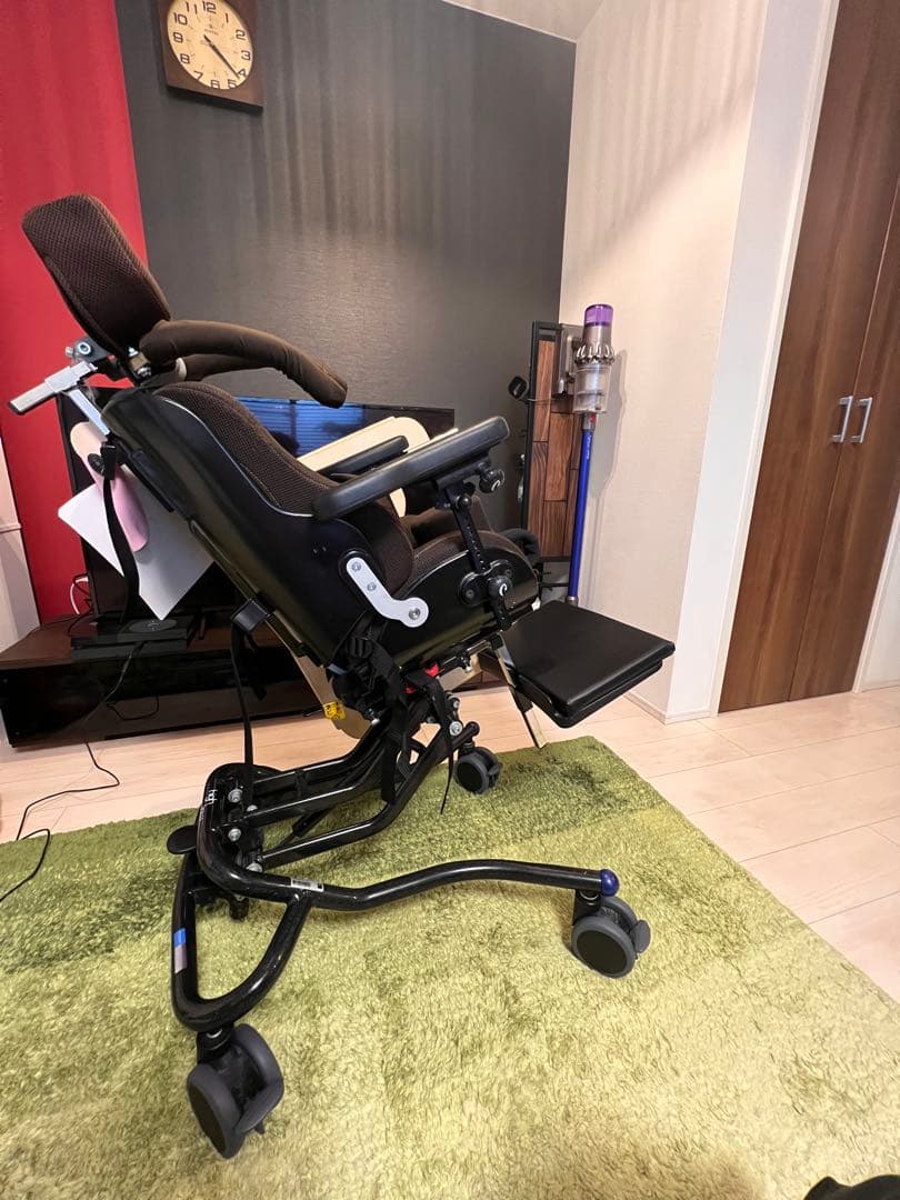 座位保持椅子パンダ・昇降式・テーブルつき