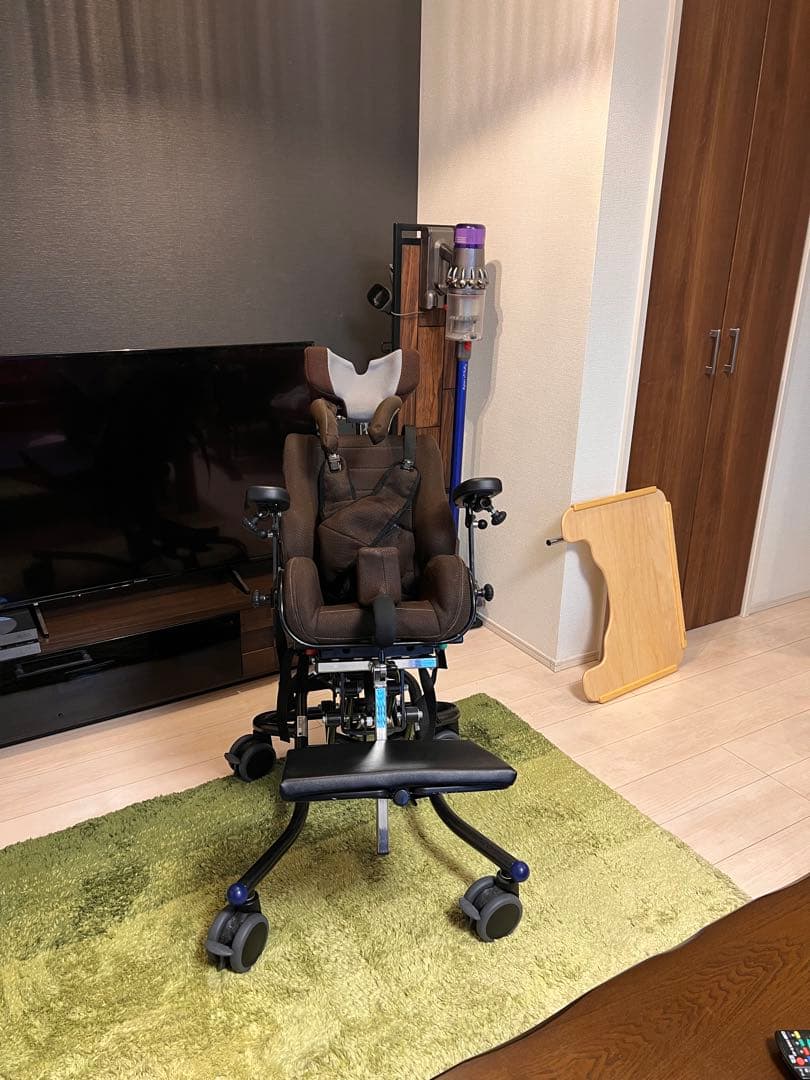 座位保持椅子パンダ・昇降式・テーブルつき