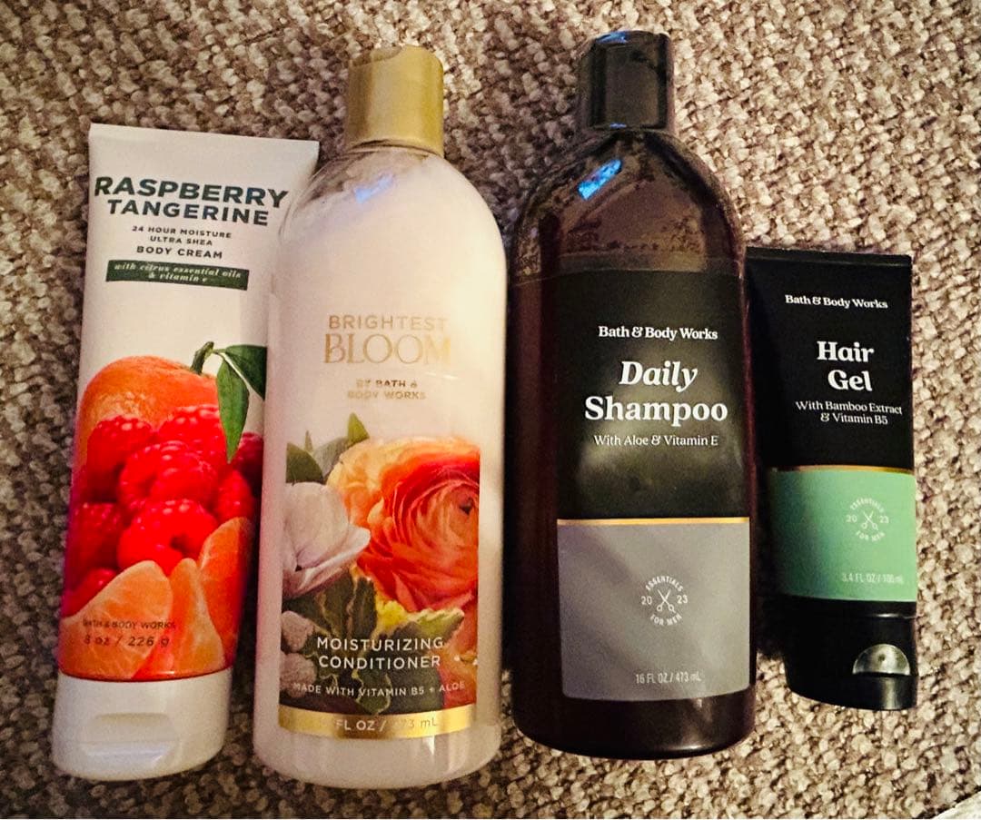 新品、バスアンドボディワークス、 ボディクリーム・シャンプー・ヘアジェルセット