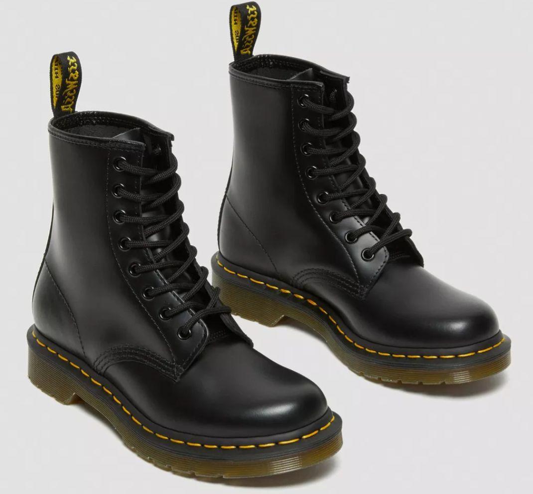 ドクターマーチン 1460 8ホール スムーズレザーレースアップブーツ/ブラック