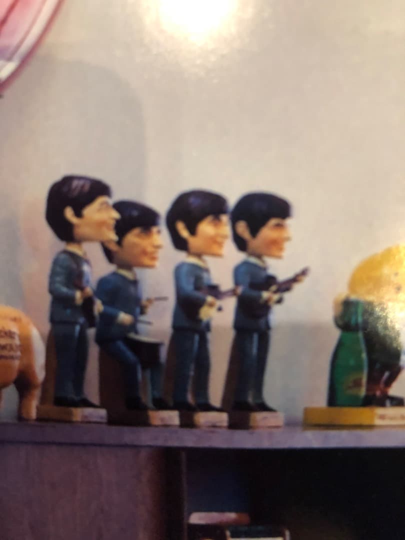 ビートルズ　フィギュア