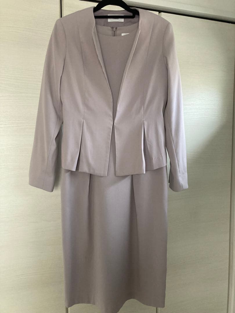 Flolia スーツノーカラージャケット&ワンピースセットアップ　Mサイズ