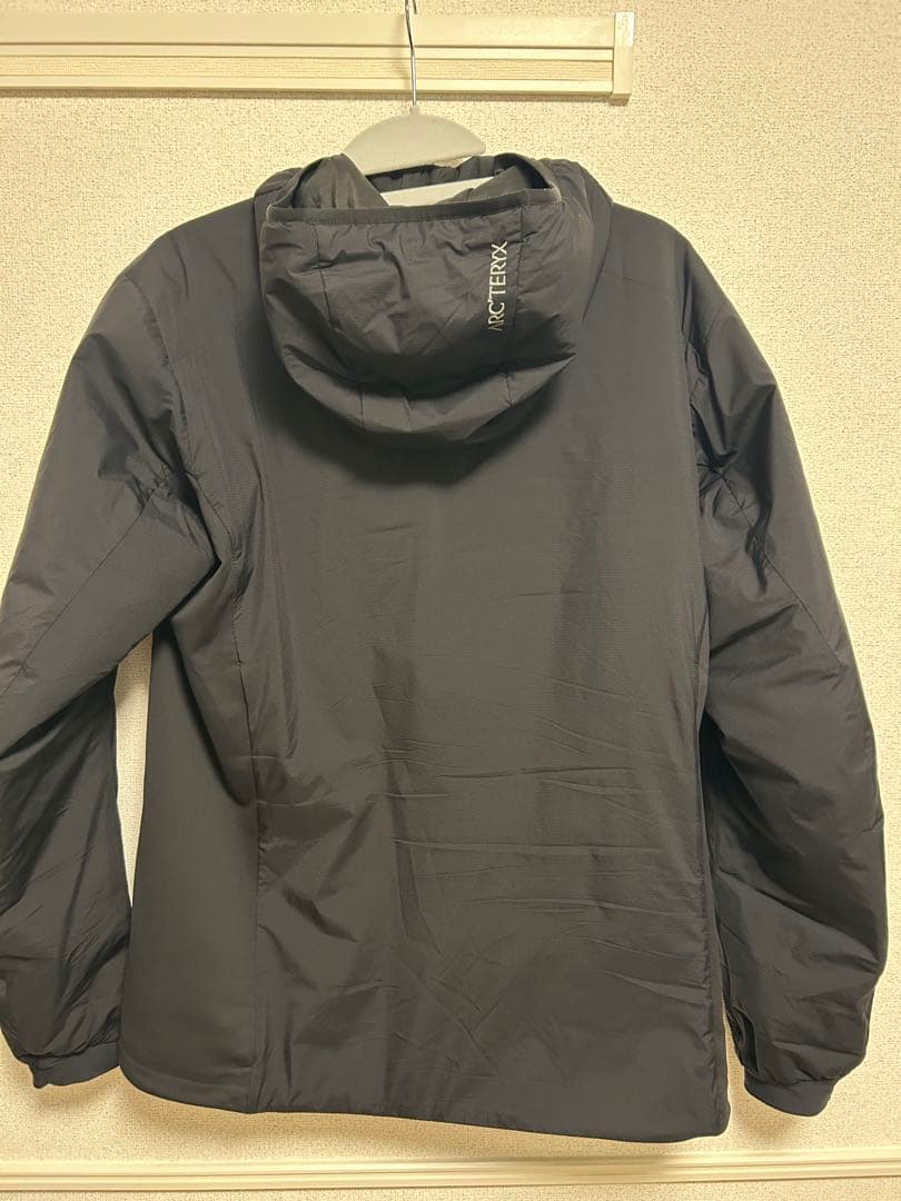 アークテリクス アトムフーディ Mサイズ