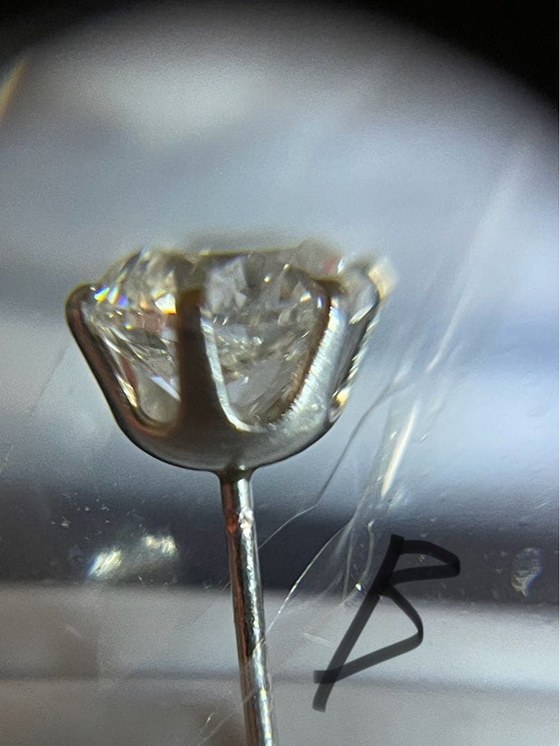 ダイヤピアス1.047ctと1.013ct