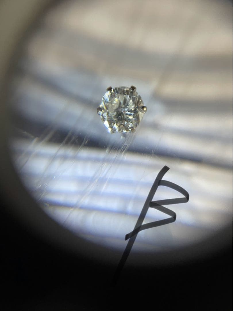 ダイヤピアス1.047ctと1.013ct