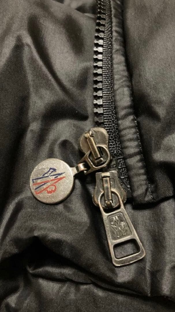 モンクレール フード付きダウンジャケット ブラック