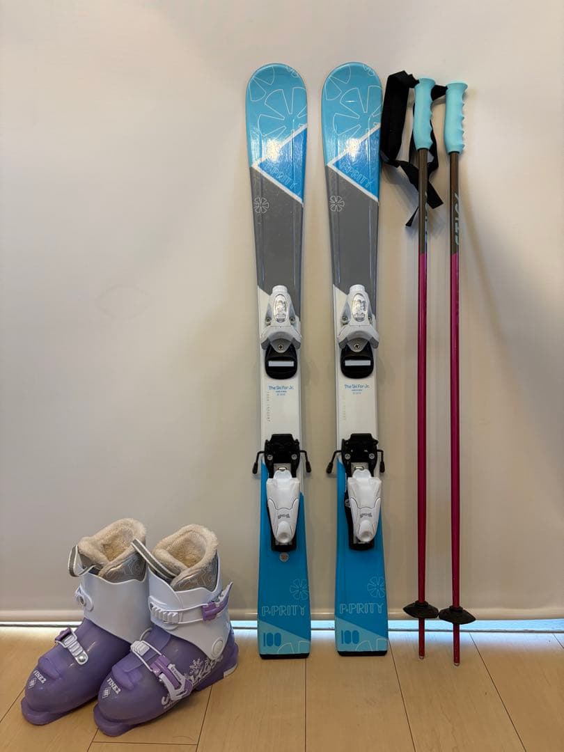 子ども用スキー板とブーツとストック3点セット‼️