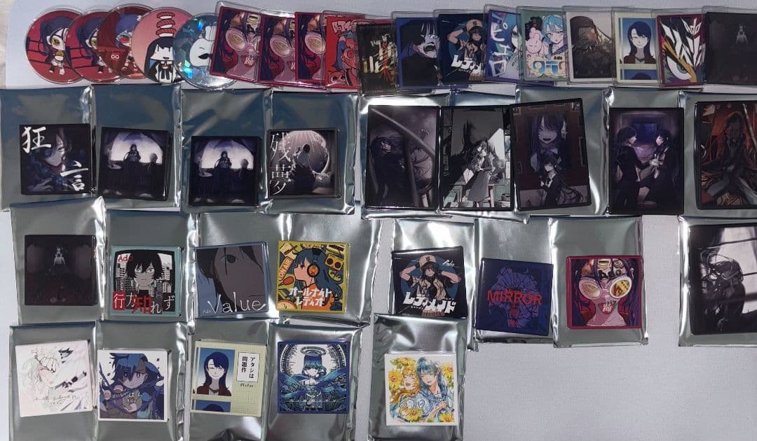 Ado モナリザの横顔　喜劇　こう見るとアタシも大きくなったもんねぇ缶バッジ