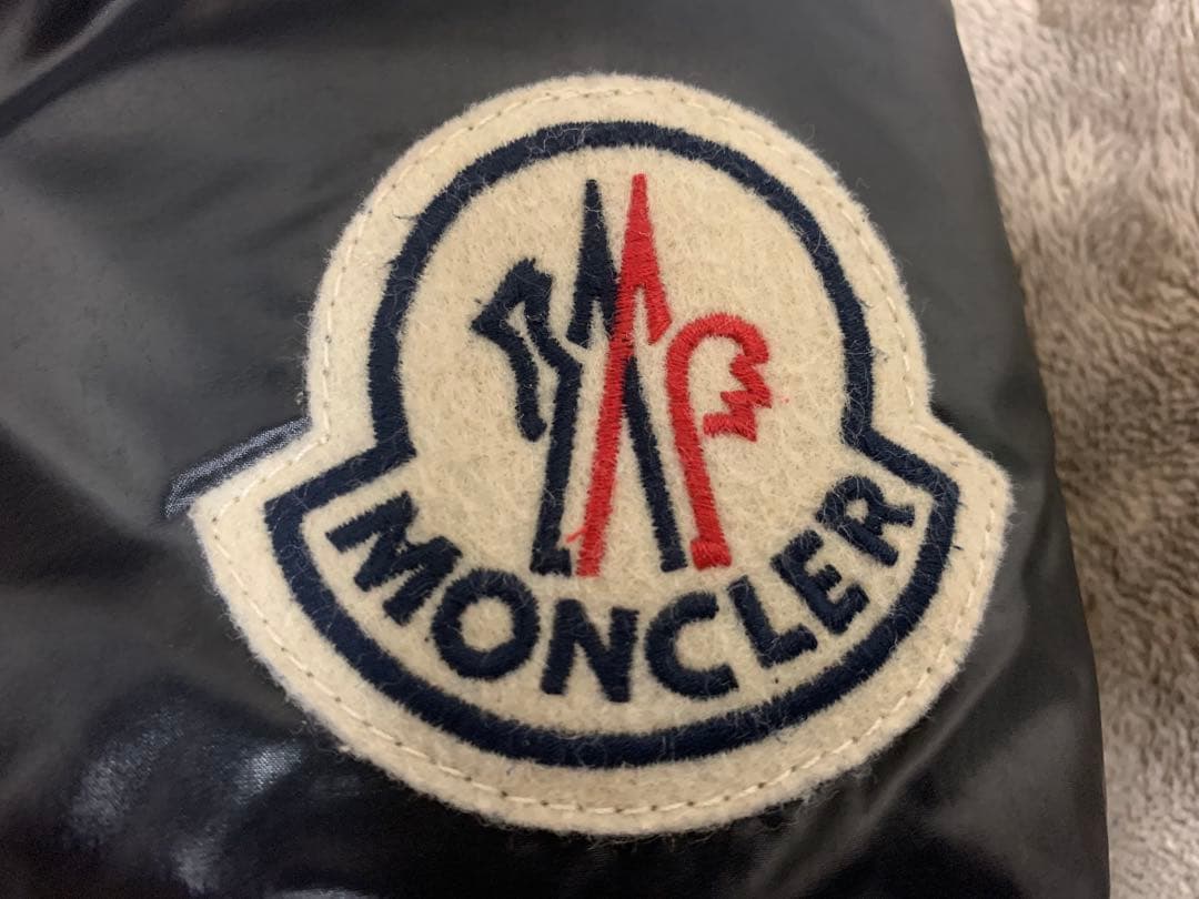 モンクレール、エベレスト(シャイニーブラック)、サイズ0。