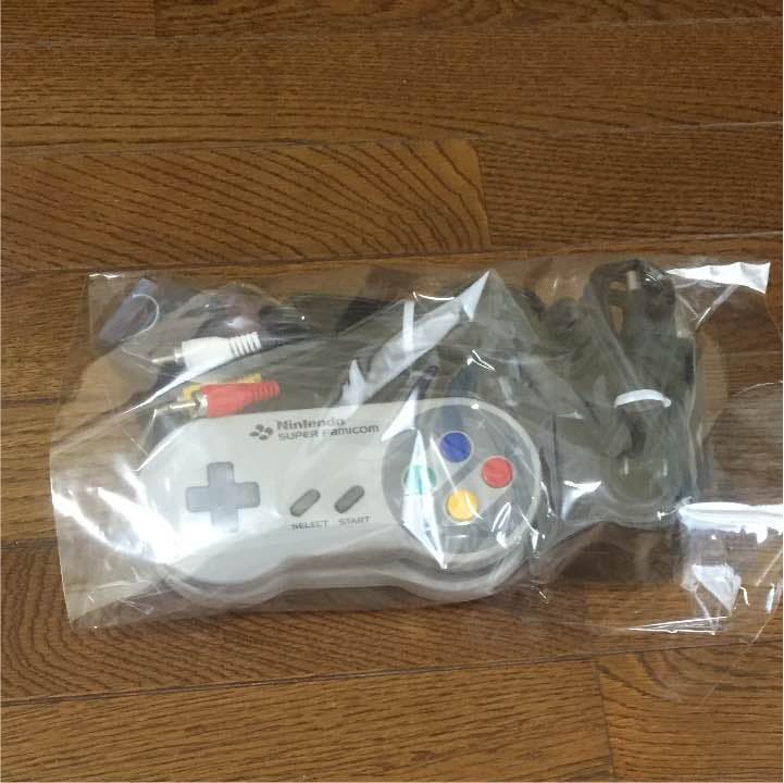 スーパーファミコン 本体 コントローラー2つ  ACアダプター、ケーブルつき