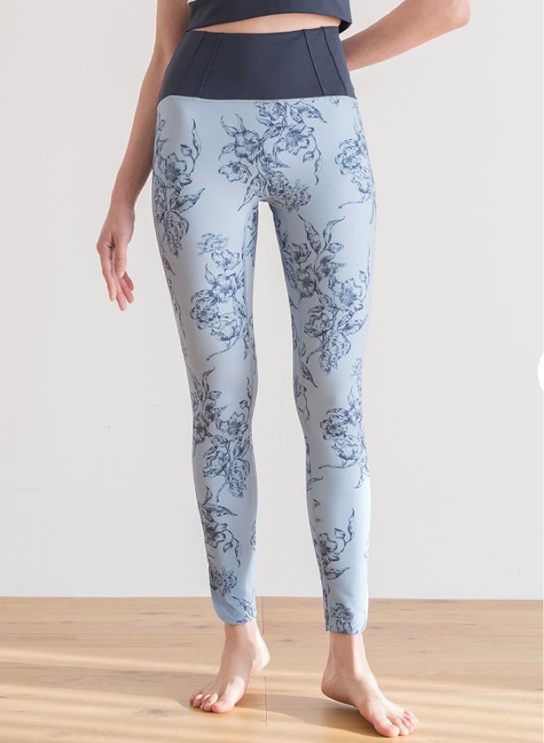 【最終値下】SUKALA アンティークプリントレギンス　Sサイズ　スモークブルー