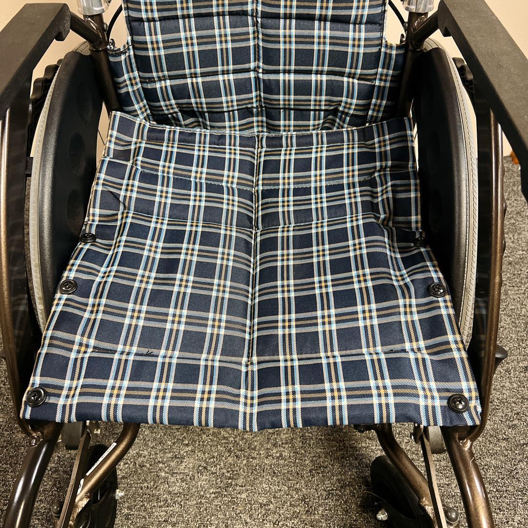 カワムラサイクル　自走用　ノーパンクタイヤ　次世代型車椅子　WAVITシリーズ