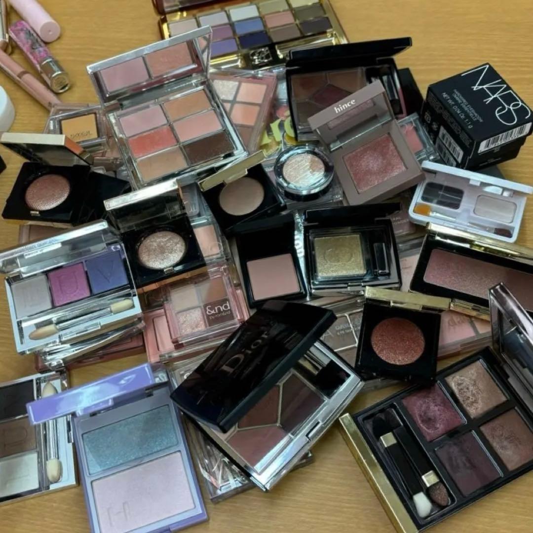 コスメ大量おまとめ！デパコス他アイシャドウ多め！！