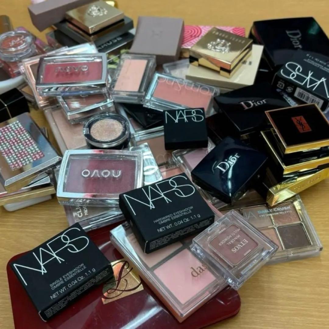コスメ大量おまとめ！デパコス他アイシャドウ多め！！