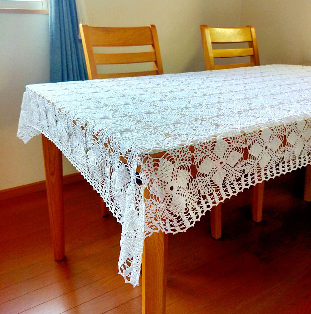 No.8『ホワイトのレース編みドイリー』テーブルクロス．ハンドメイド