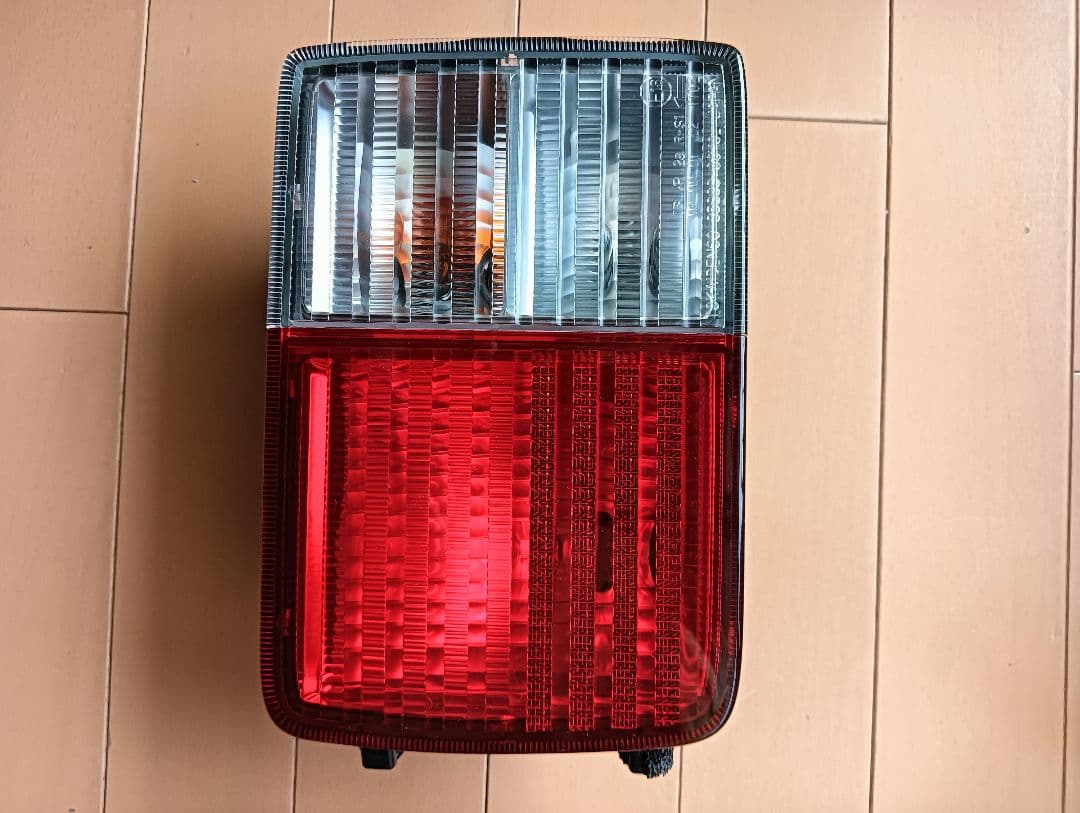 エブリイDA17V 純正テールランプ（新車外し）