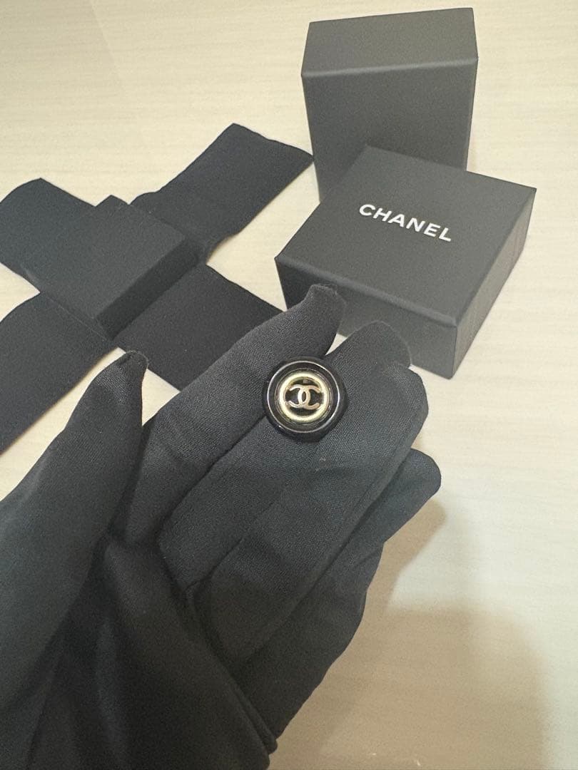 【お値下げ】CHANEL ロゴ入りゴールドピアス