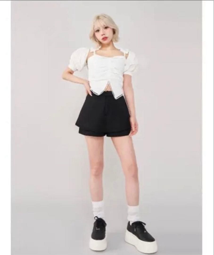 ダーリッチ　シルエットカットスカートライクショートパンツ