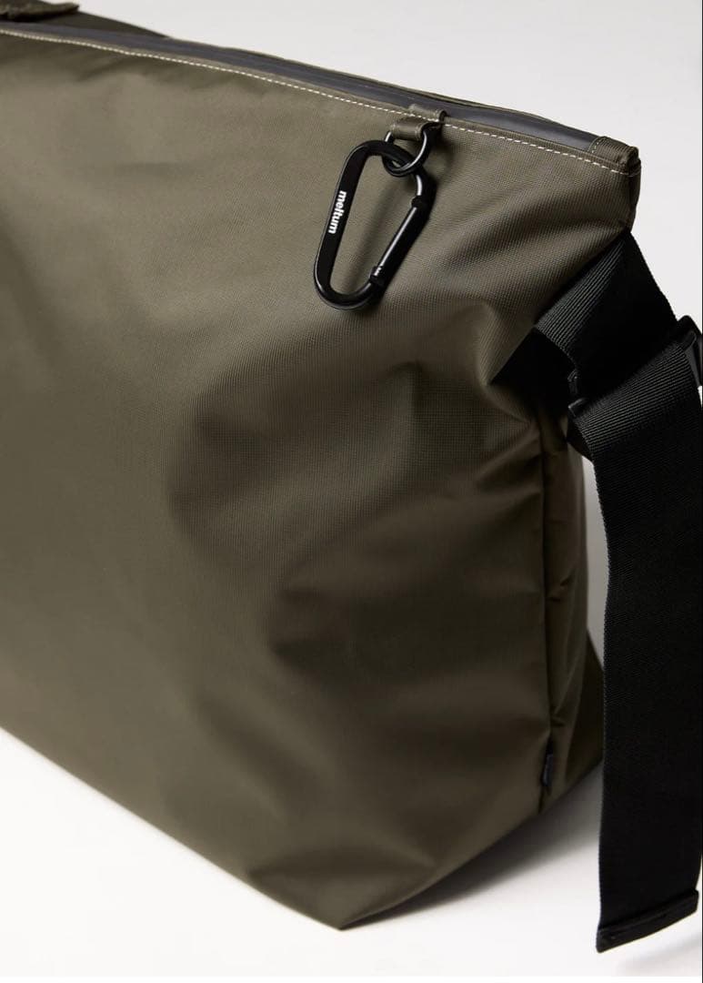 meltum ナイロンメッセンジャーバック（KHAKI GREY）