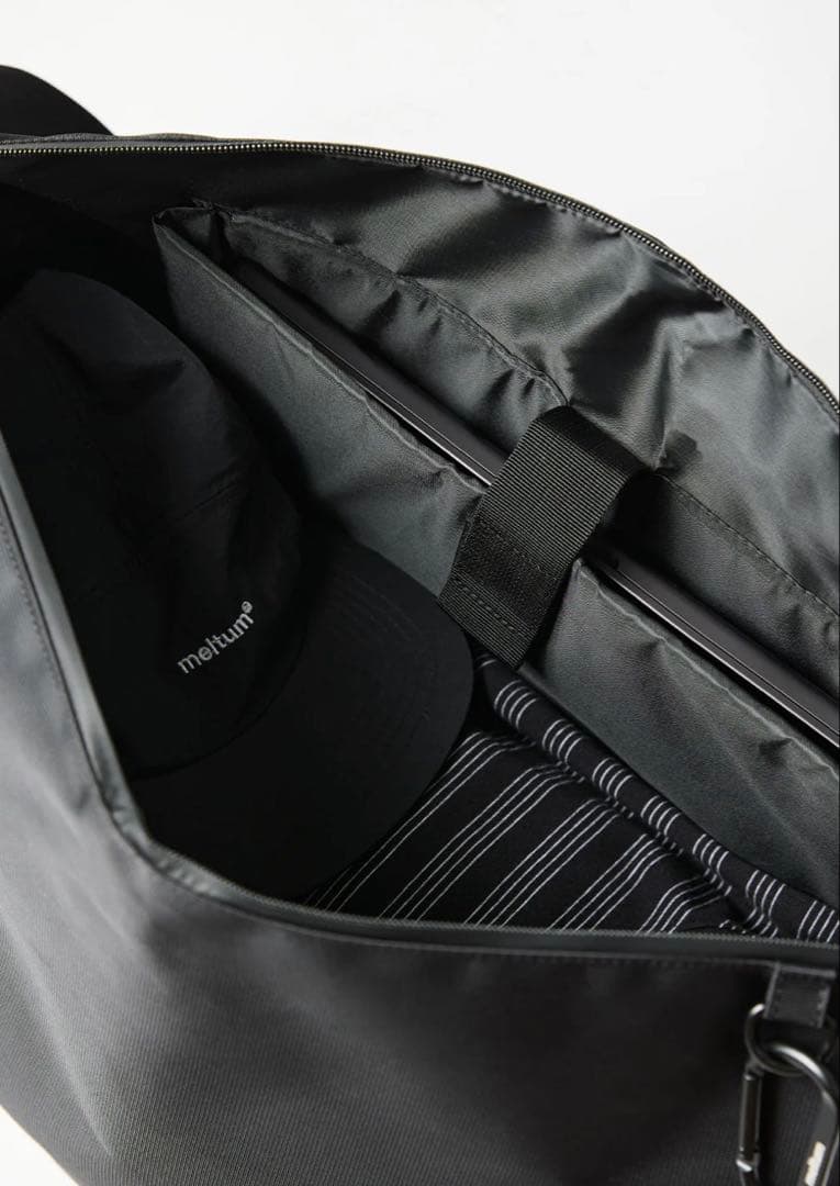 meltum ナイロンメッセンジャーバック（KHAKI GREY）