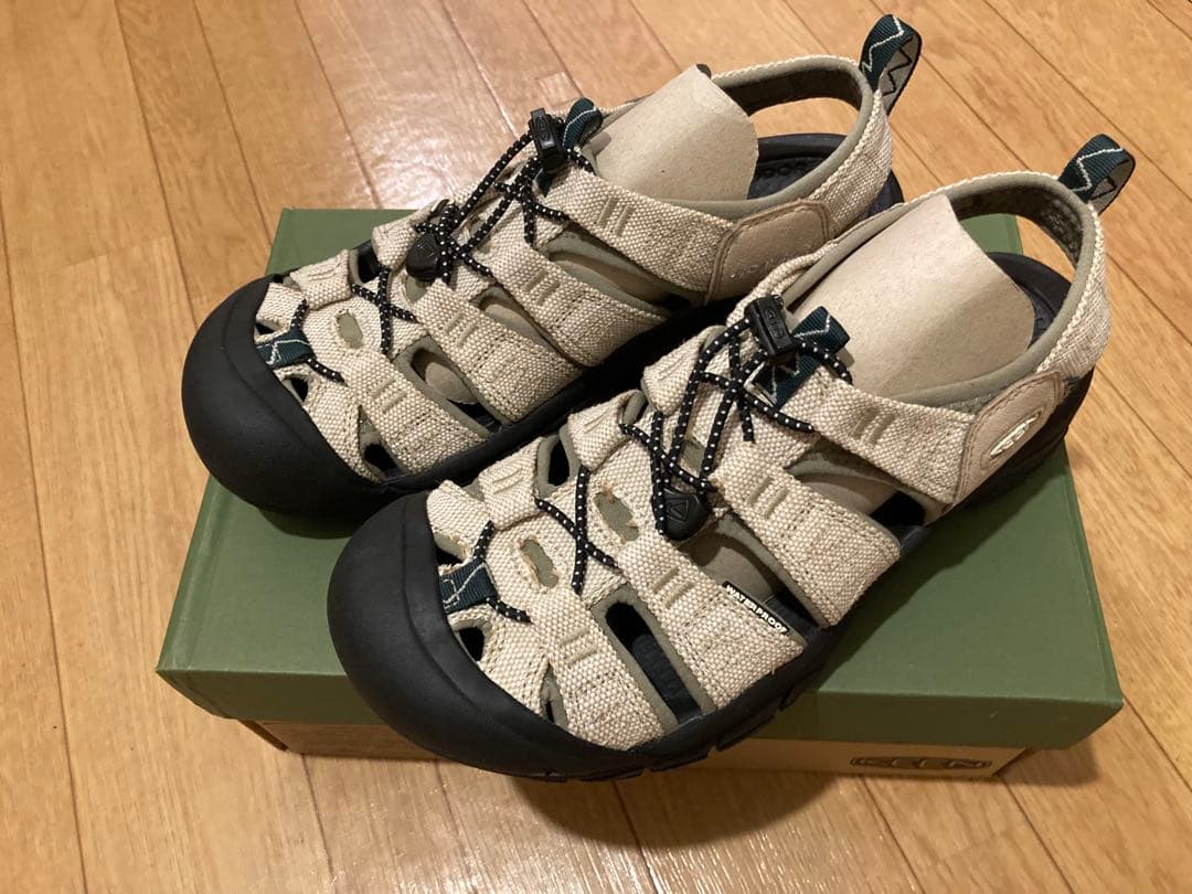 KEEN × Gramicci ニューポート レトロ サンダル