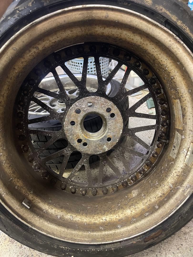 17インチメーカー不明 たぶん9j225 45 17 バリ山2本です。