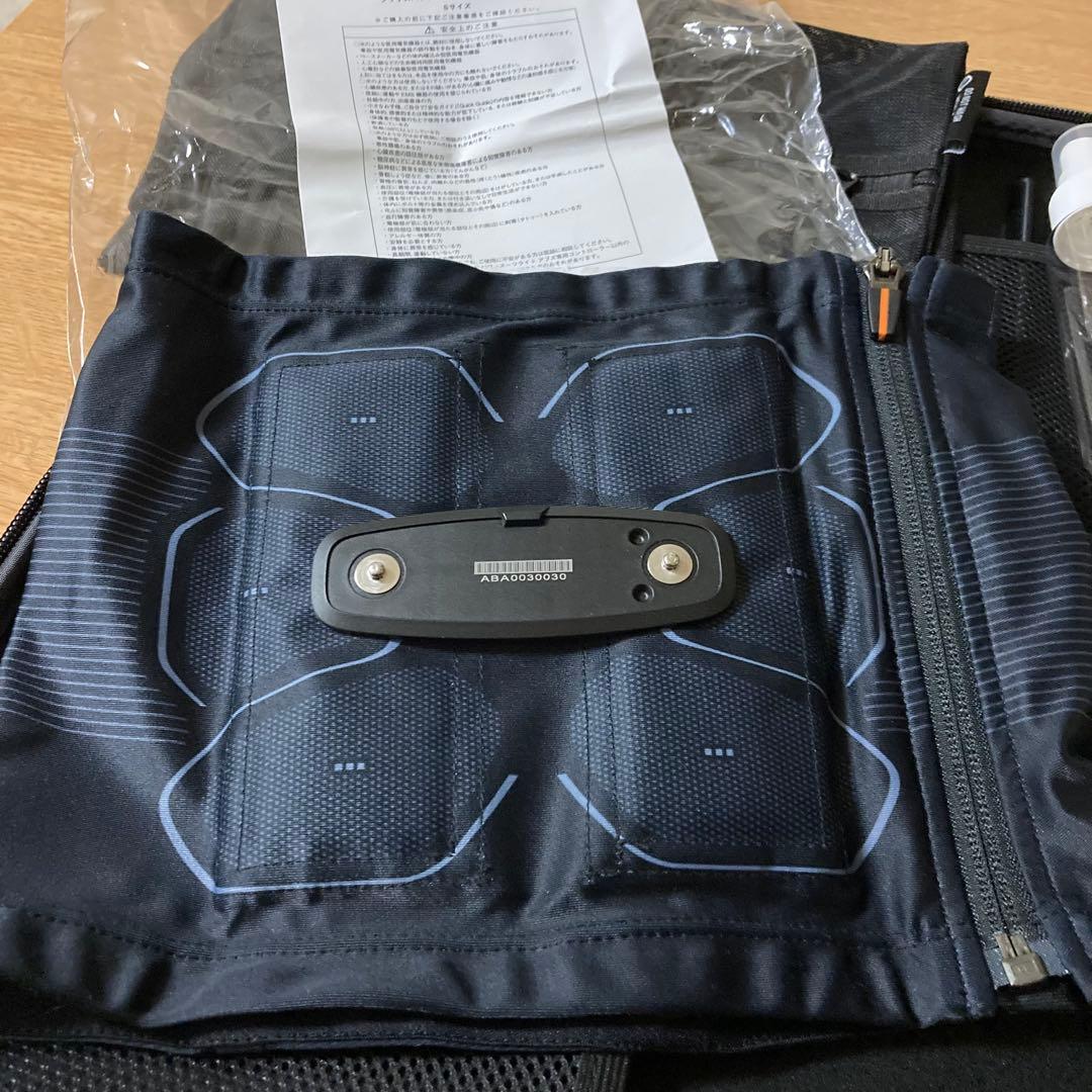 新品未使用　SIXPAD パワースーツライトアブズ　Sサイズ