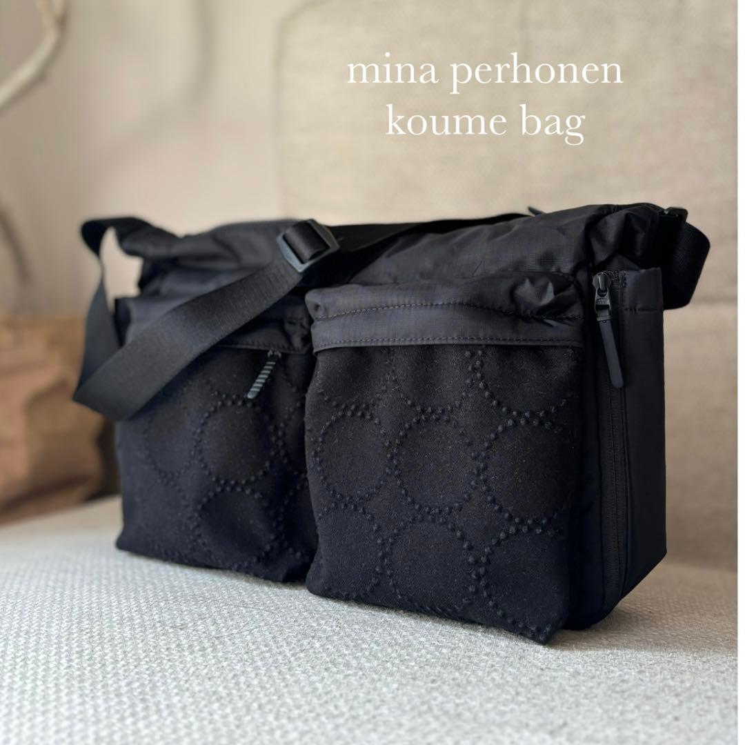大きなポケットのショルダーバッグ　ミナペルホネン　mina perhonen