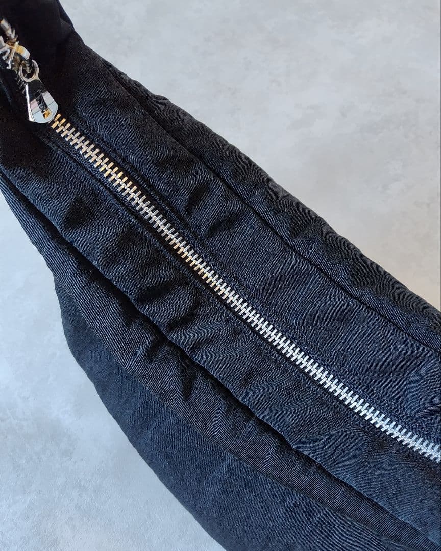 美品 ITTI ANNIE PUFFER TOWN MOON BAG イッチ