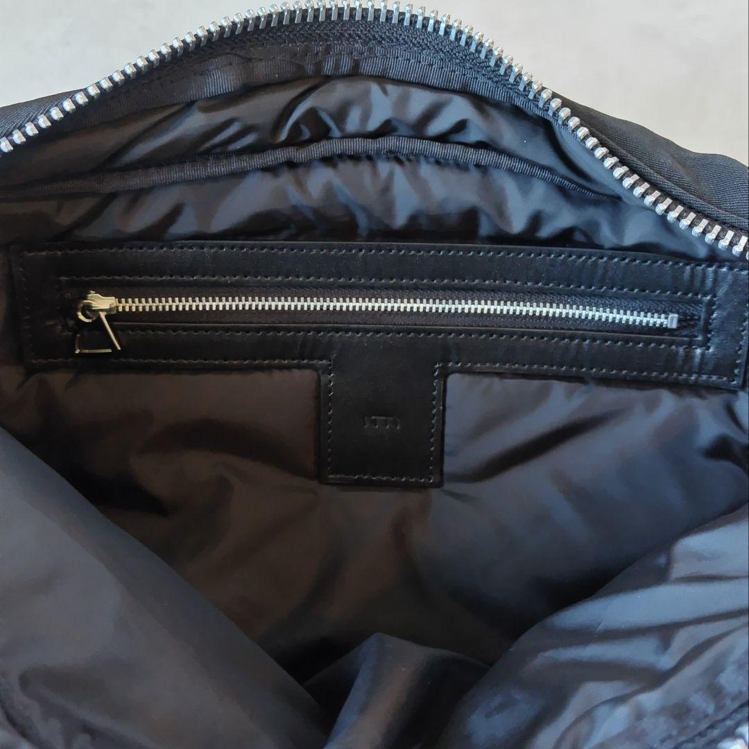 美品 ITTI ANNIE PUFFER TOWN MOON BAG イッチ