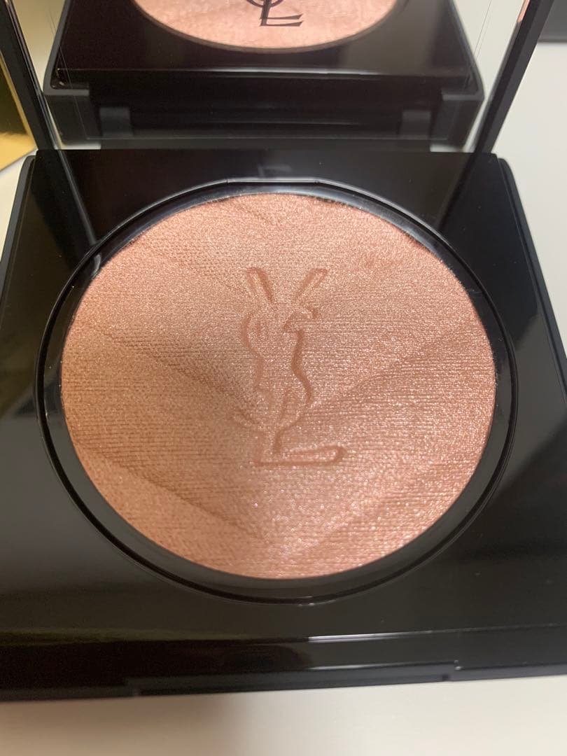 【日本未発売】イヴサンローラン　オールアワーズ　ハイパー　ルミナイズ　03番