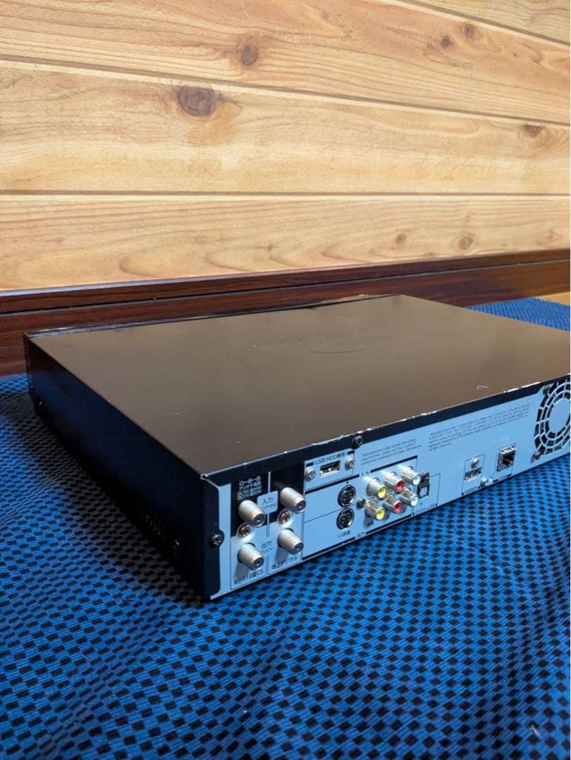 TOSHIBA 東芝 REGZA ブルーレイレコーダー　リモコン付き