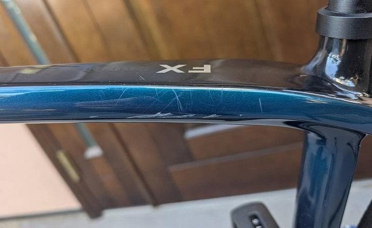 クロスバイク ダークブルー 700C　（TREK FX 4 Carbon）