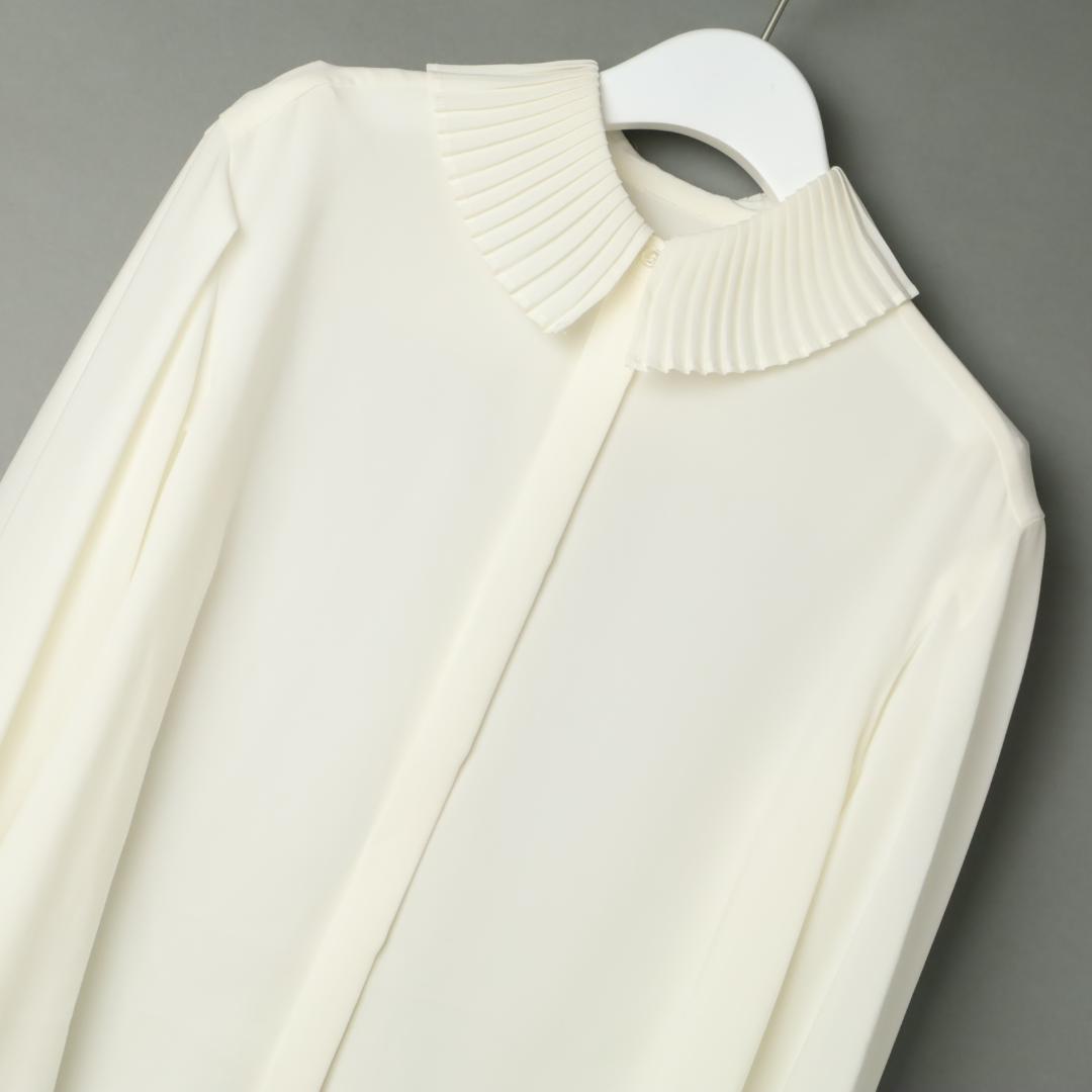 244 新品 martinique　マルティニーク プリーツカラーブラウス