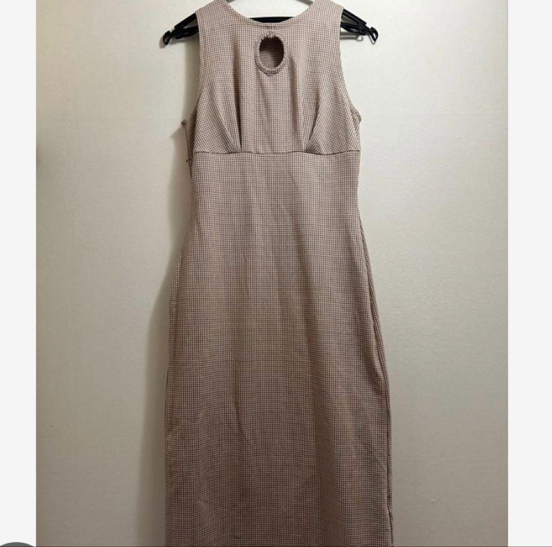 ワンピースベージュ