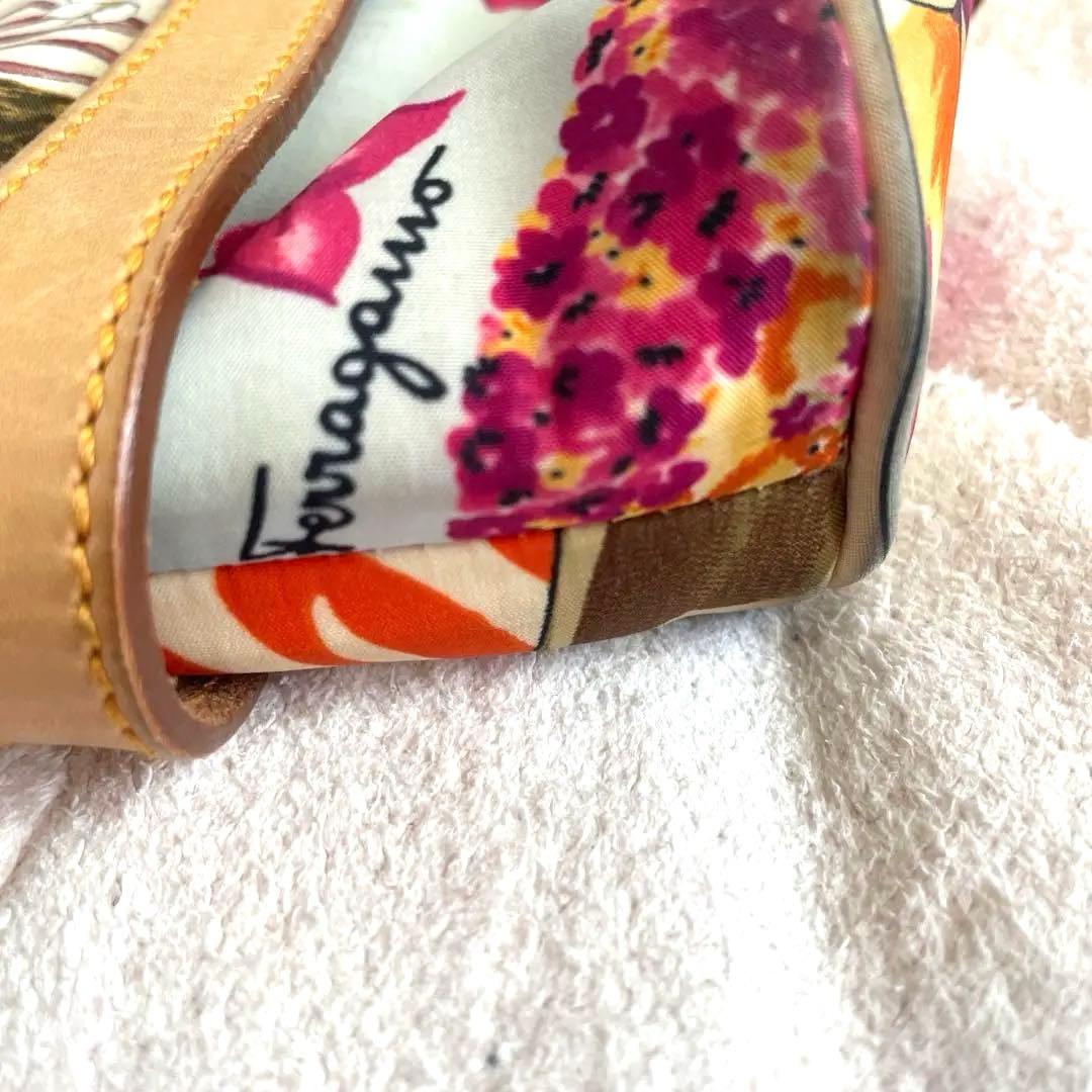 人気デザインSalvatore Ferragamo レオパード ショルダーバッグ