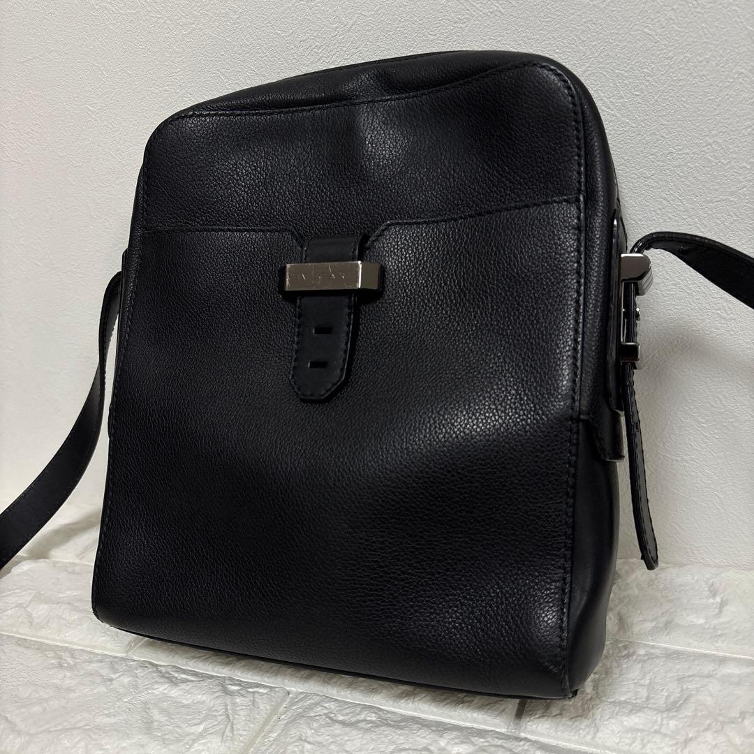 ▪️BVLGARI レザー　ショルダーバッグ　ブルガリバックル　BVCKLE 黒