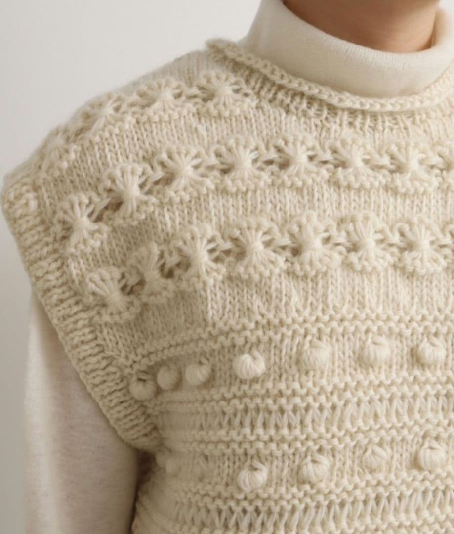 ビュルデサボン　ネパールハンドニット　おはなとぽんぽんベスト