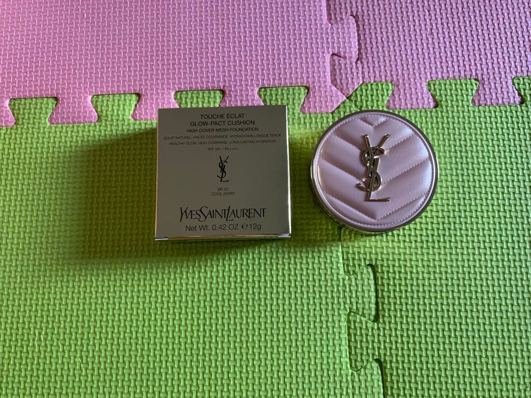 Yves Saint Laurent クッションファンデーション