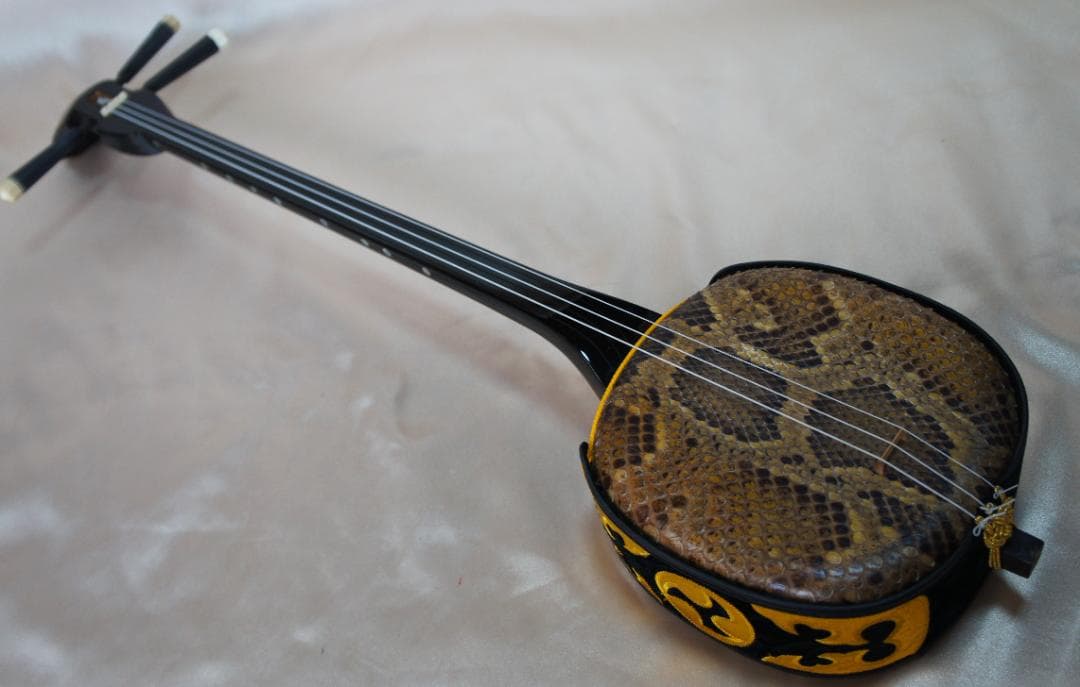 ☆綺麗☆本皮三線☆沖縄☆やんばる☆琉球☆本皮張り☆両面本革☆